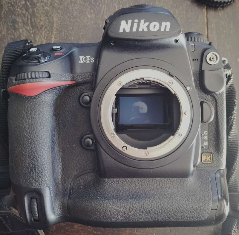 Nikon D3S Camera body - boxed (MD1)