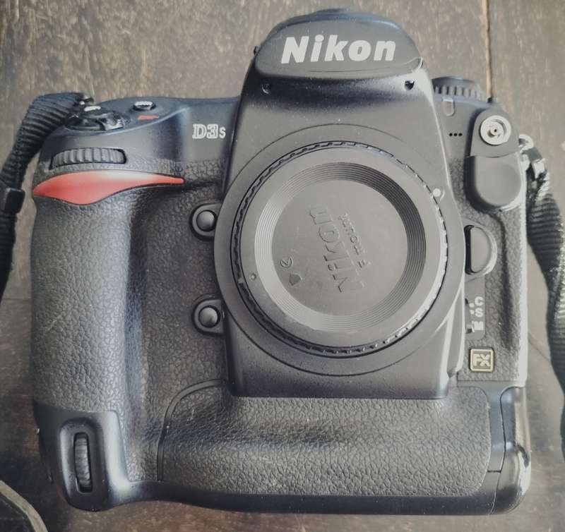 Nikon D3S Camera body - boxed (MD1)