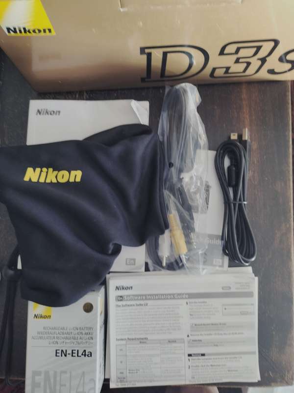 Nikon D3S Camera body - boxed (MD1)