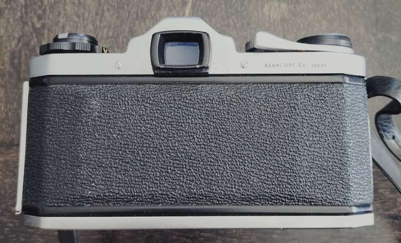 Pentax SV camera with Super Takumar lens and meter(MD19)