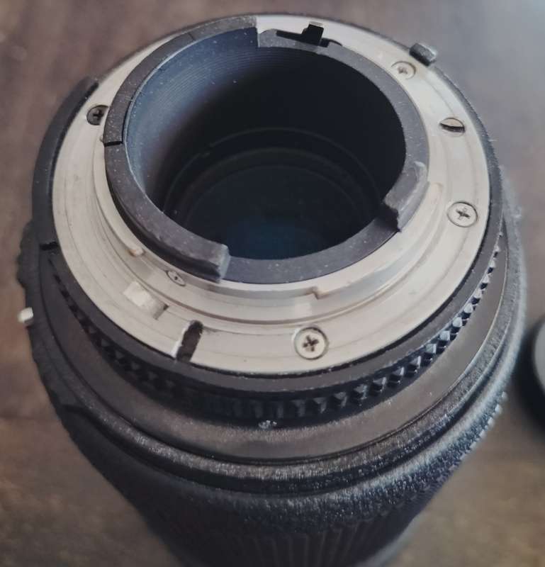 Nikon ED lens - AF Nikkor 80-200mm 1:2.8 D (MD22)