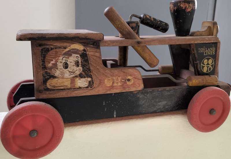 Vintage wooden toy locomotive by Toyland Lines (52cm in length)