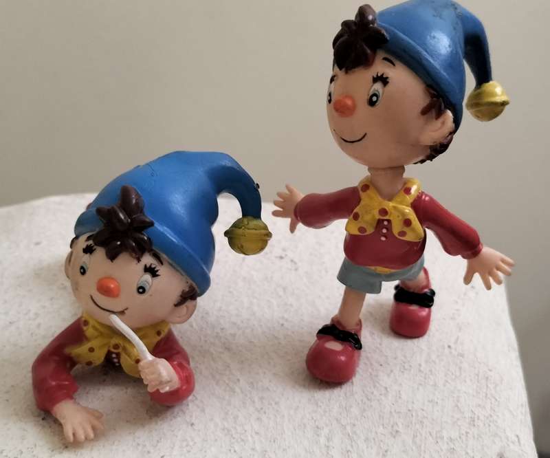 Vintage hard plastic figurines (x 2)