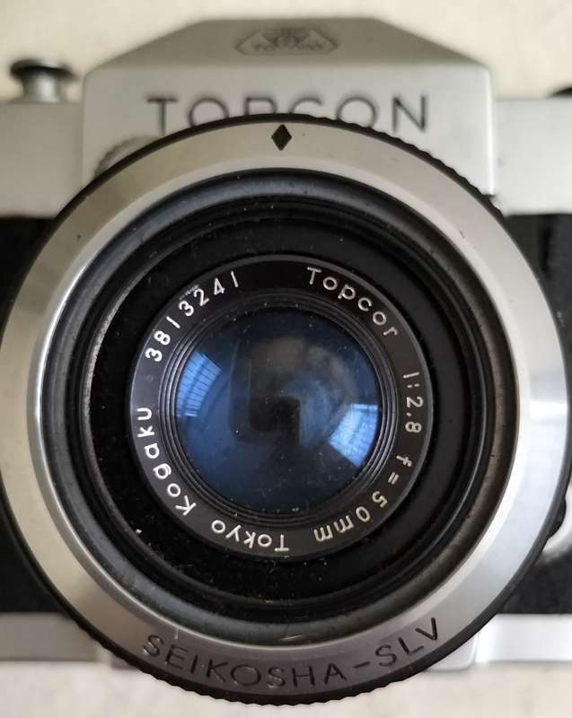Vintage 35mm Japanese SLR (Tokyo Kogaku - Topcon)
