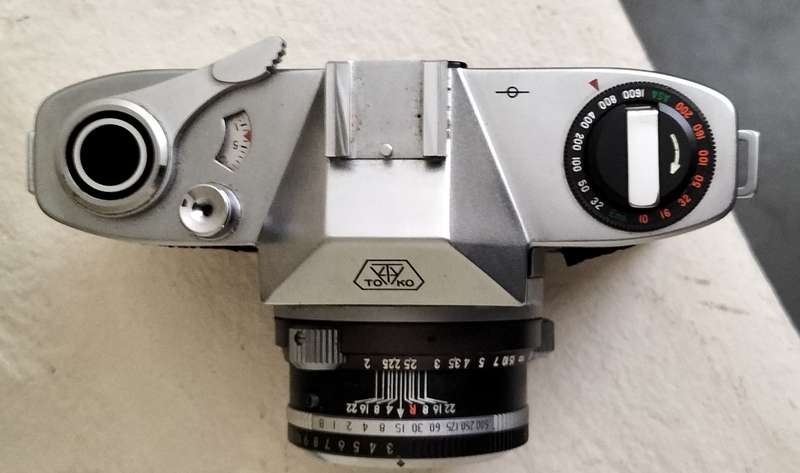 Vintage 35mm Japanese SLR (Tokyo Kogaku - Topcon)