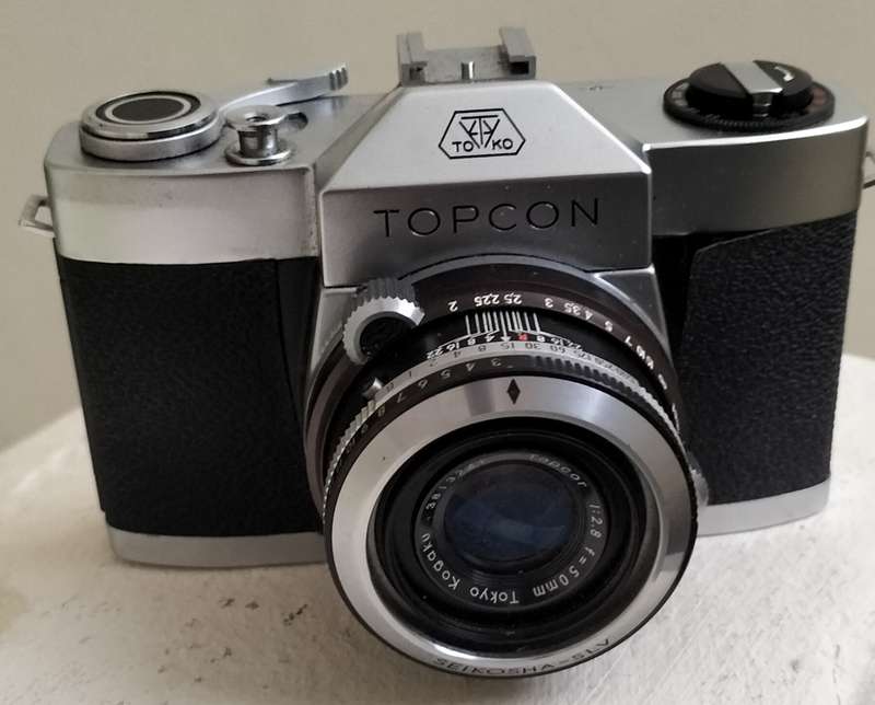 Vintage 35mm Japanese SLR (Tokyo Kogaku - Topcon)