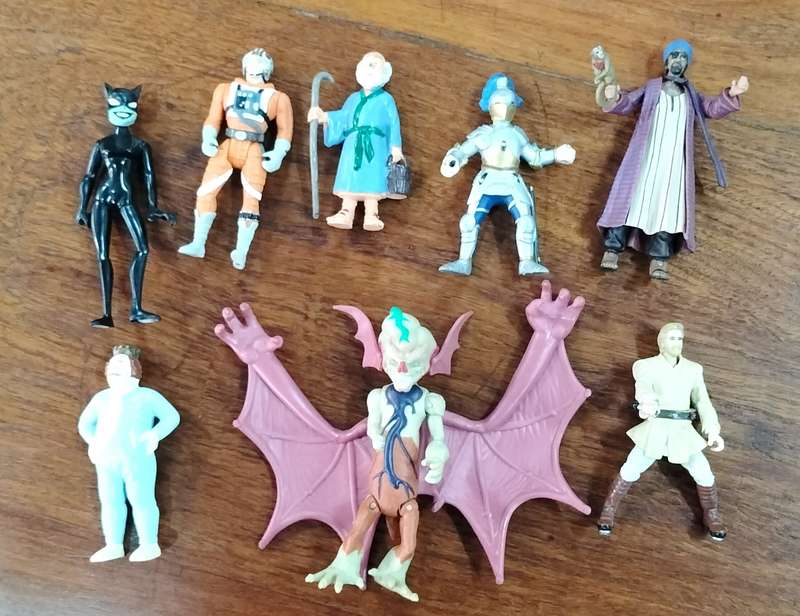 Vintage toy - Smaller figurines (x 8)