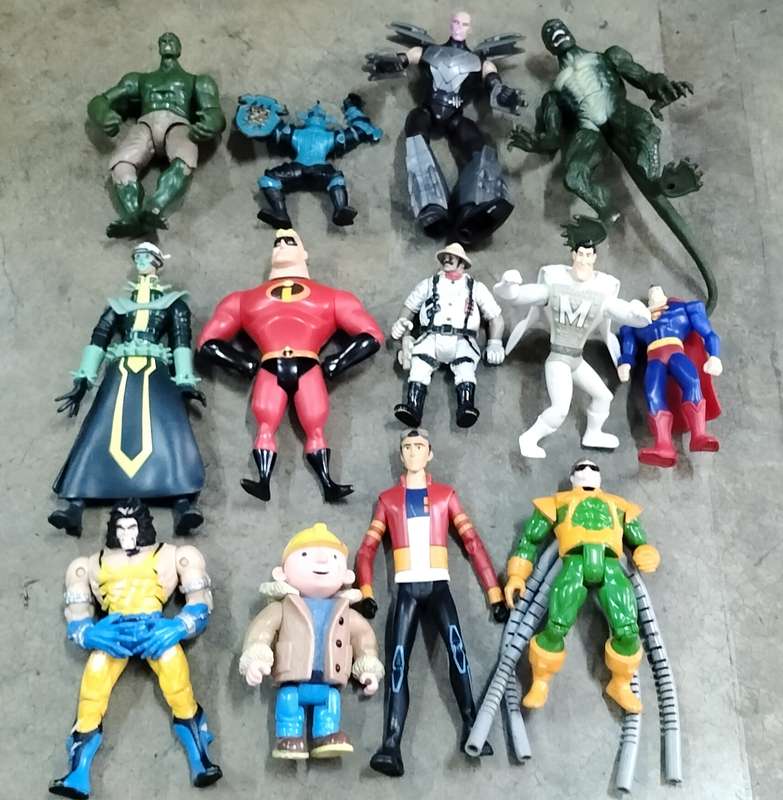 Vintage toy - Mix of figurines (x 13)