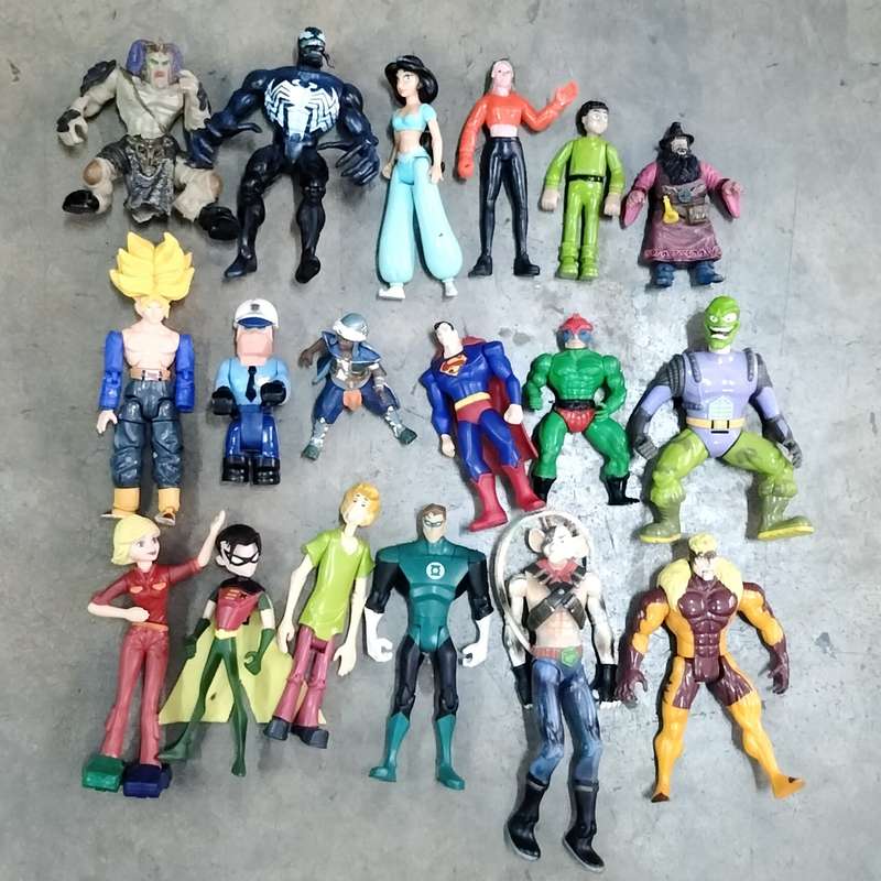 Vintage toy - Mix of figurines (x 18)
