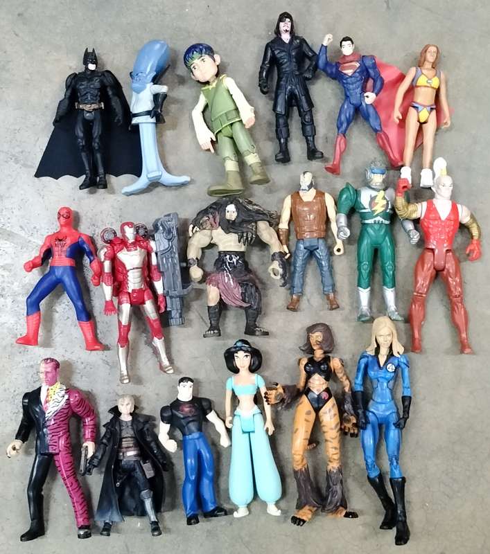 Vintage toy - Mix of figurines (x18)