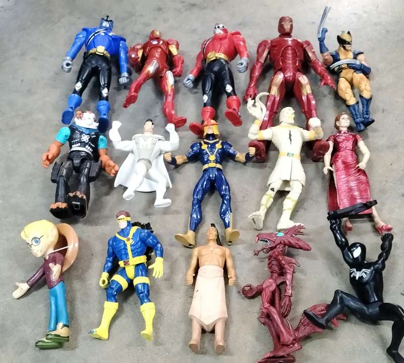 Vintage toy - Mix of figurines (x15)