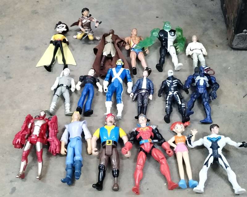 Vintage toy - Mix of figurines (x18)