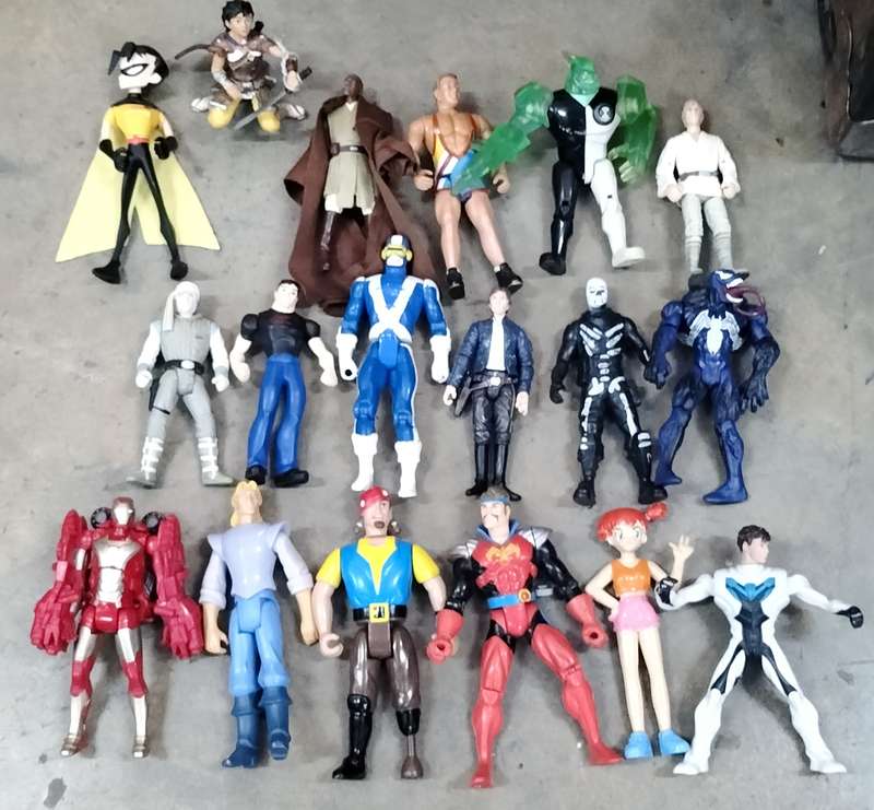 Vintage toy - Mix of figurines (x18)