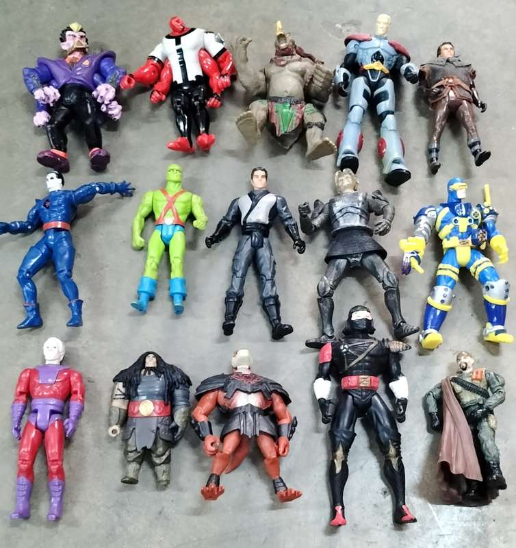 Vintage toy - Mix of figurines (x15)