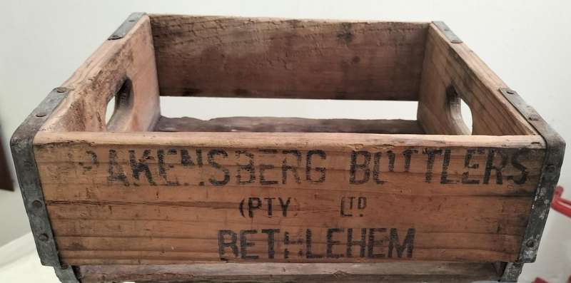 Vintage wooden bottle crate - Drakensberg bottlers - Bethlehem LPm