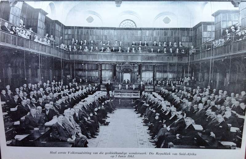'n Volk Staan Op Uit Sy As - L J Erasmus - Hardeband