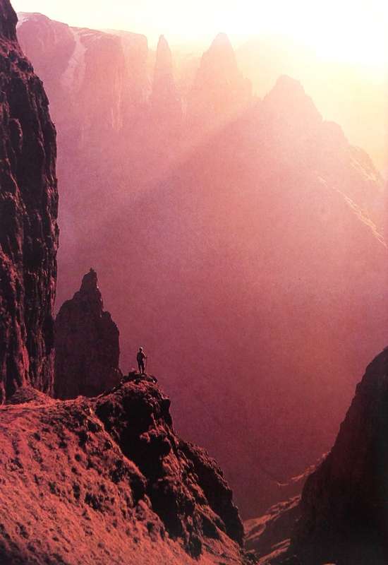 Dragon's Wrath - Drakensberg climbs, accidents and rescues - R O Pearse and James Byrom - Hardcover