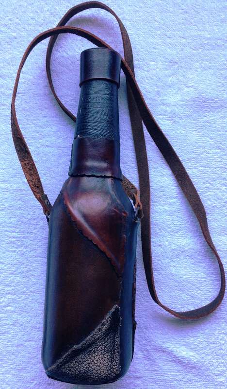 Leather-covered bottle with leather strap Rio de Janeiro 2002  Excellent condition  Rio de Janeiro 2