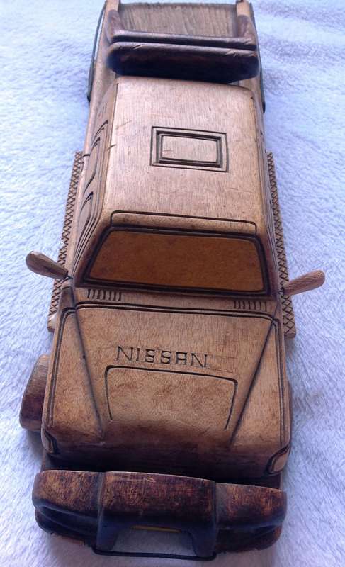 Wooden model of Nissan 4 x 4 bakkie - Made from hardwood - Attention to detail