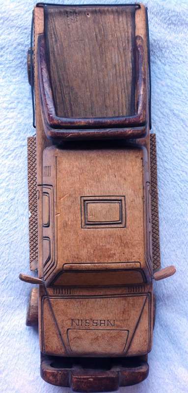 Wooden model of Nissan 4 x 4 bakkie - Made from hardwood - Attention to detail