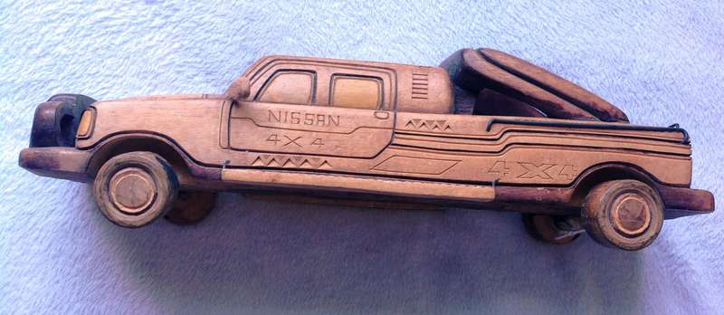 Wooden model of Nissan 4 x 4 bakkie - Made from hardwood - Attention to detail