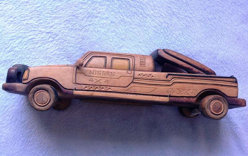 Wooden model of Nissan 4 x 4 bakkie - Made from hardwood - Attention to detail