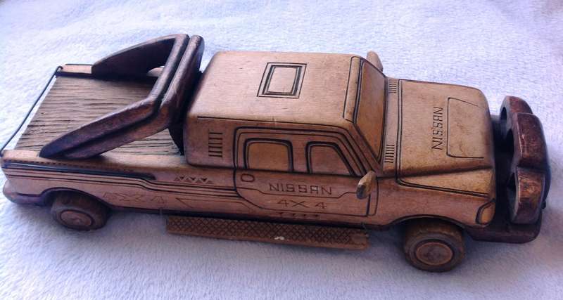 Wooden model of Nissan 4 x 4 bakkie - Made from hardwood - Attention to detail
