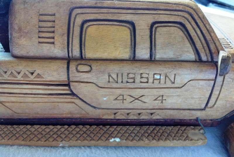 Wooden model of Nissan 4 x 4 bakkie - Made from hardwood - Attention to detail