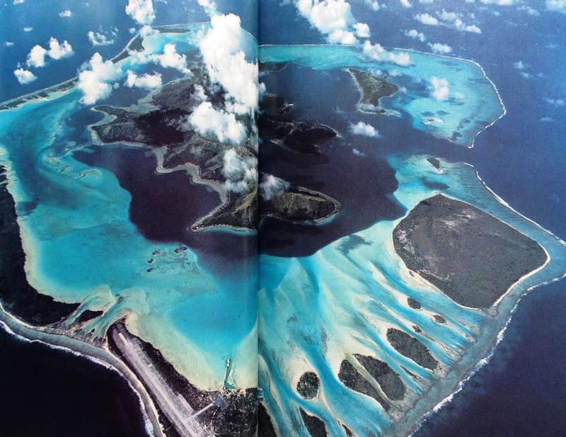 Voyages to Paradise - Exploring in the Wake of Captain Cook - Hardcover