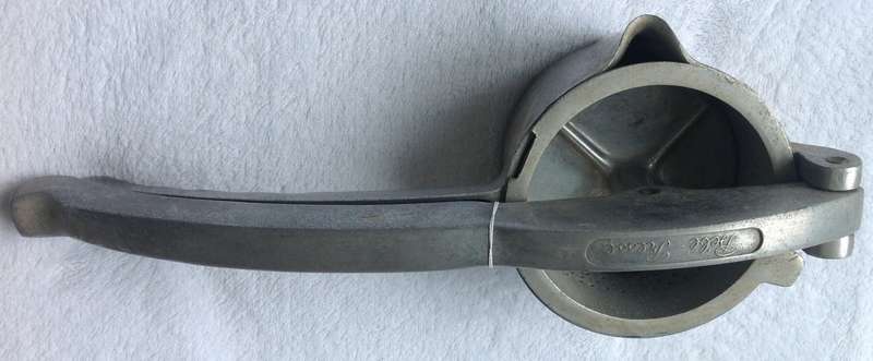 Vintage Aluminium Bebe-Presse masher, juicer, ricer, fruit press   Made in Switzerland