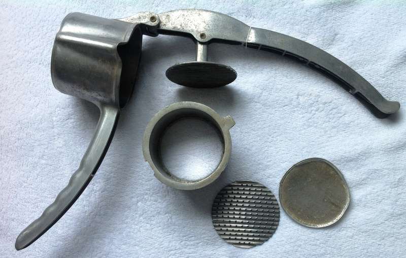 Vintage Aluminium Bebe-Presse masher, juicer, ricer, fruit press   Made in Switzerland