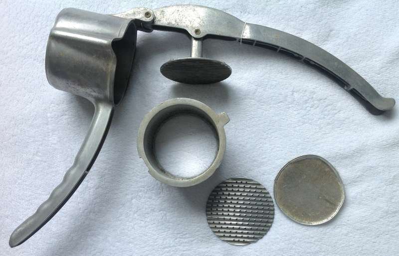 Vintage Aluminium Bebe-Presse masher, juicer, ricer, fruit press   Made in Switzerland