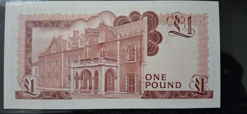 QUEEN ELIZABETH 11 GOVERNMENT OF GIBRALTAR 1 POUND  NUMBER L634510 UNCIRCULATED SCARCE