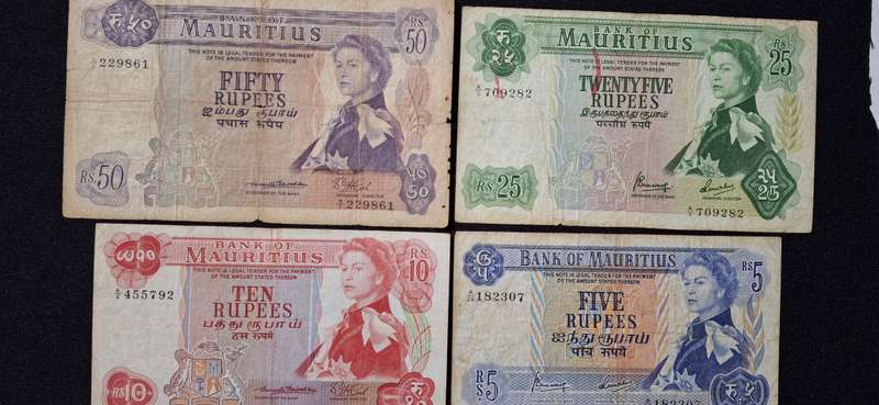 QUEEN ELIZABETH 11 BANK OF MAURIUS  5, 10. 25, 50 RUPEE SET CIRCULATED