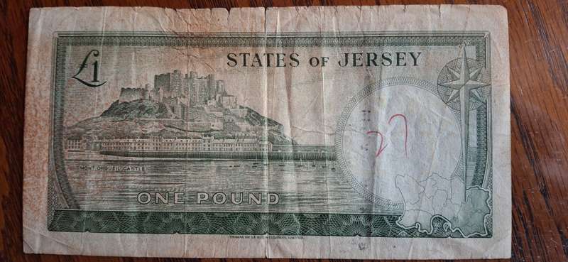 QUEEN ELIZABETH THE STATES OF JERSEY ONE POUND B 528223 CIRCULATED