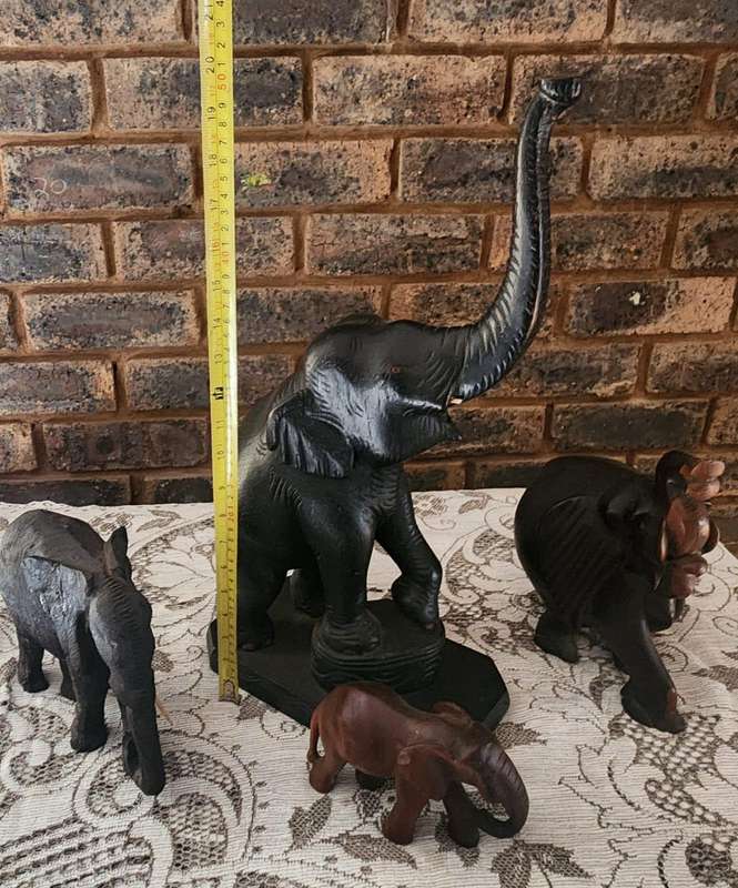 Wooden Elephant Figures lot (4 Figures)