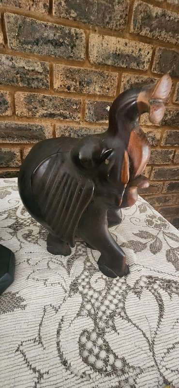 Wooden Elephant Figures lot (4 Figures)