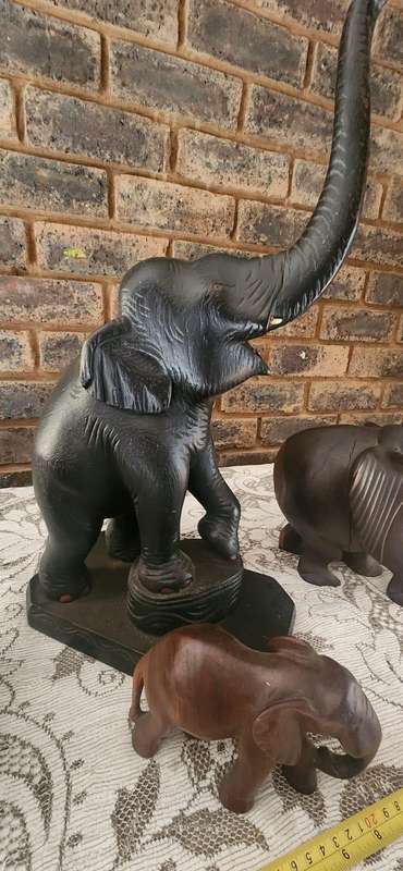 Wooden Elephant Figures lot (4 Figures)