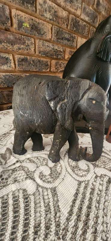 Wooden Elephant Figures lot (4 Figures)