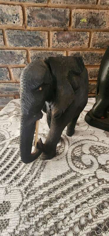 Wooden Elephant Figures lot (4 Figures)