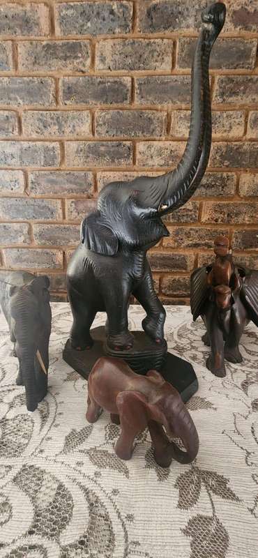 Wooden Elephant Figures lot (4 Figures)