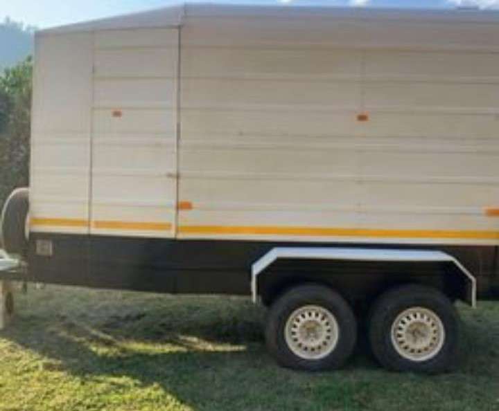 Horse trailers double axle