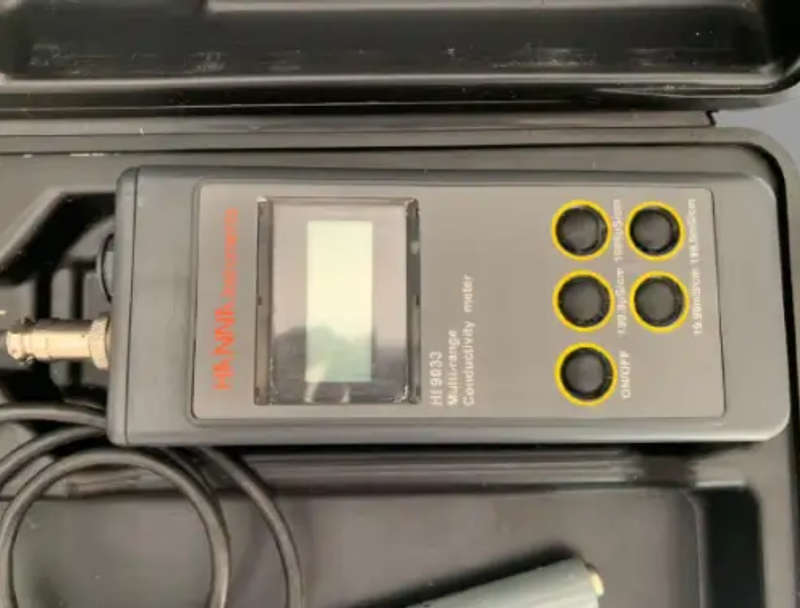 Hanna waterproof conductivity meter model hi 9033