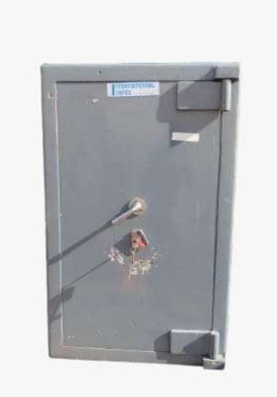 Key Operated Safe with 2 keys.