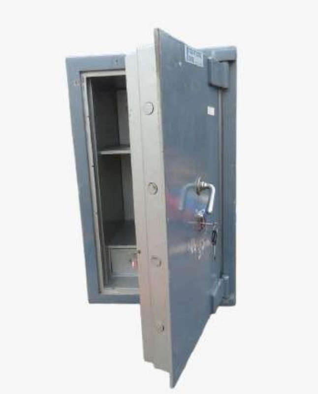 Key Operated Safe with 2 keys.