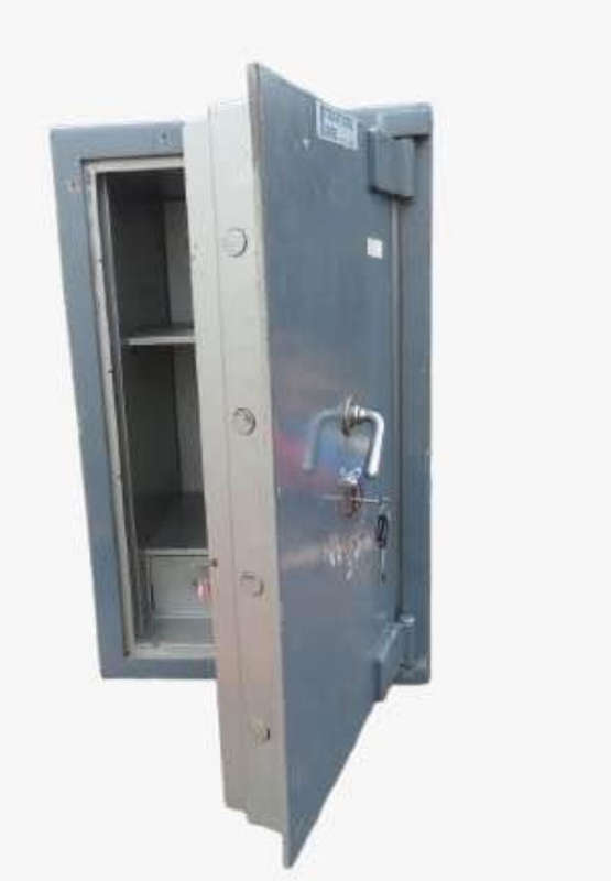 Key Operated Safe with 2 keys.