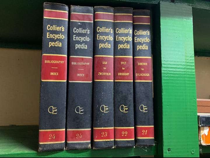 Collier's Encyclopedia.Full set of 24bookcase