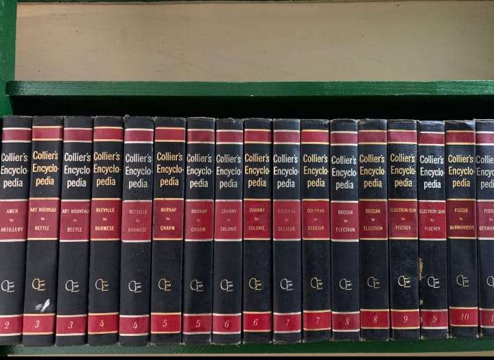 Collier's Encyclopedia.Full set of 24bookcase