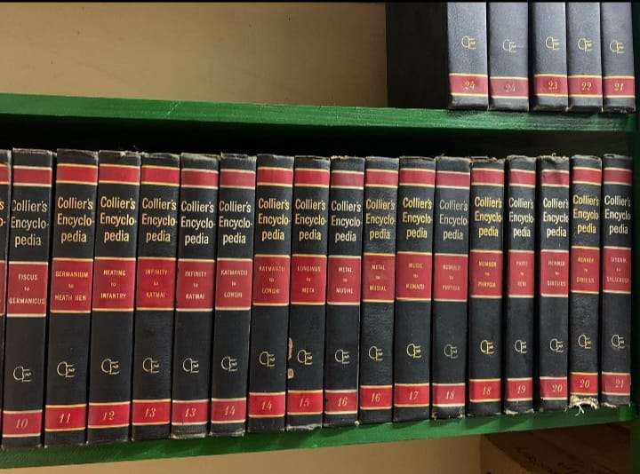 Collier's Encyclopedia.Full set of 24bookcase