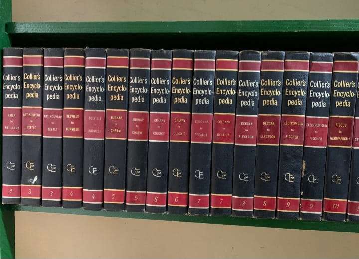 Collier's Encyclopedia.Full set of 24bookcase